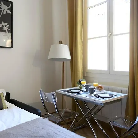 Daire Newly Remodeled Parisian Gem In Le Marais! Paris