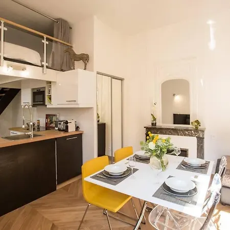 Daire Newly Remodeled Parisian Gem In Le Marais! Paris