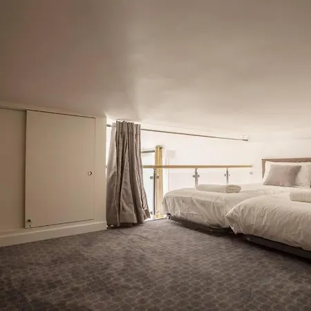 Daire Newly Remodeled Parisian Gem In Le Marais! Paris