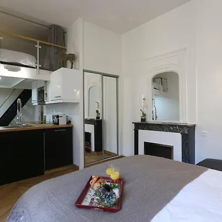 Newly Remodeled Parisian Gem In Le Marais! *
