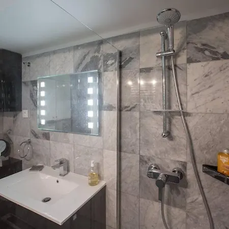 Newly Remodeled Parisian Gem In Le Marais! *