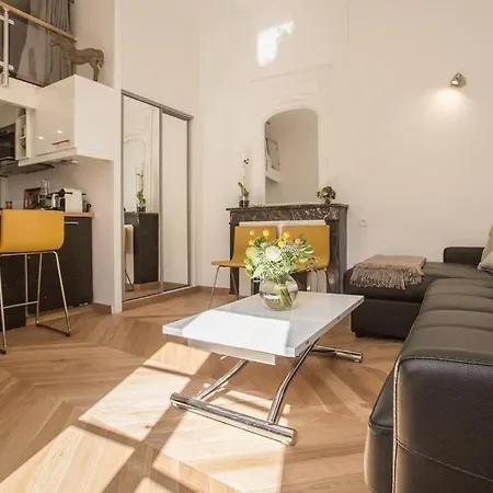 Daire Newly Remodeled Parisian Gem In Le Marais! *