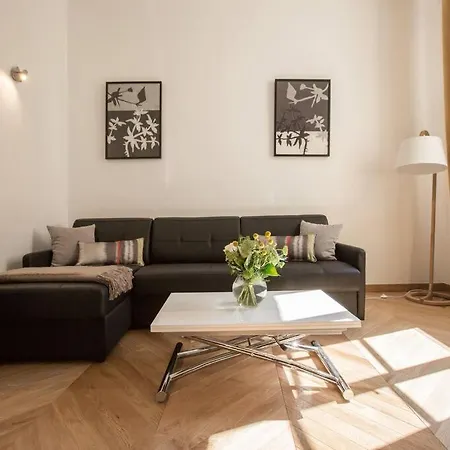 Daire Newly Remodeled Parisian Gem In Le Marais! *