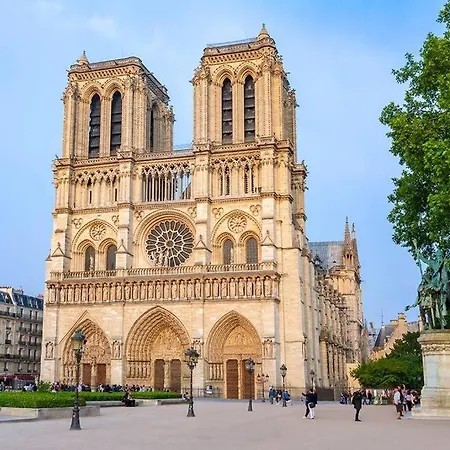 Newly Remodeled Parisian Gem In Le Marais! * Paris