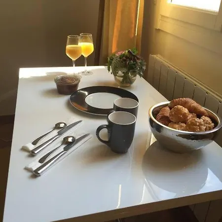 Newly Remodeled Parisian Gem In Le Marais! Daire