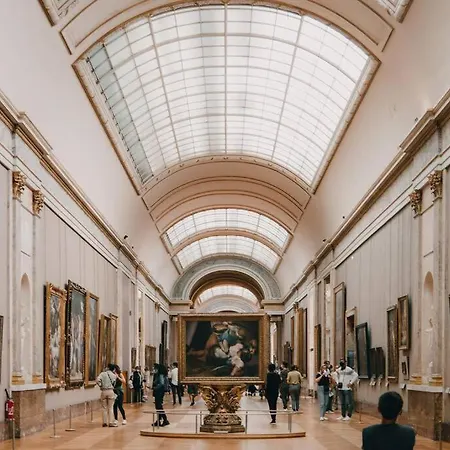 Newly Remodeled Parisian Gem In Le Marais! *
