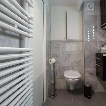 Newly Remodeled Parisian Gem In Le Marais! Paris