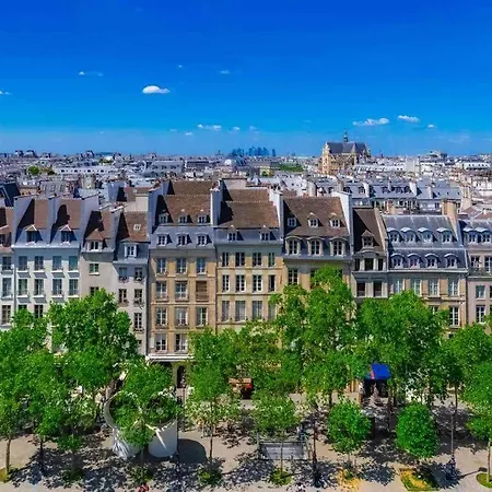 Newly Remodeled Parisian Gem In Le Marais! *