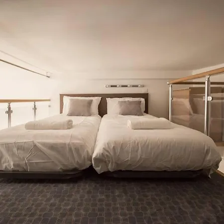 Daire Newly Remodeled Parisian Gem In Le Marais! *