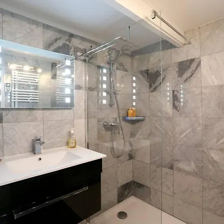 Daire Newly Remodeled Parisian Gem In Le Marais! Paris