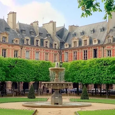 Newly Remodeled Parisian Gem In Le Marais! Paris